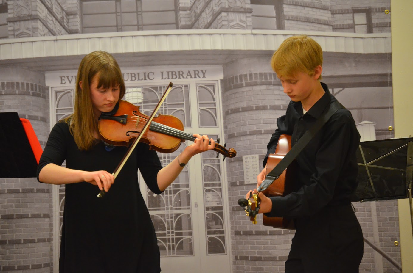 The fiddle club has been fortunate to have members of Hot Cider join us for the concert.